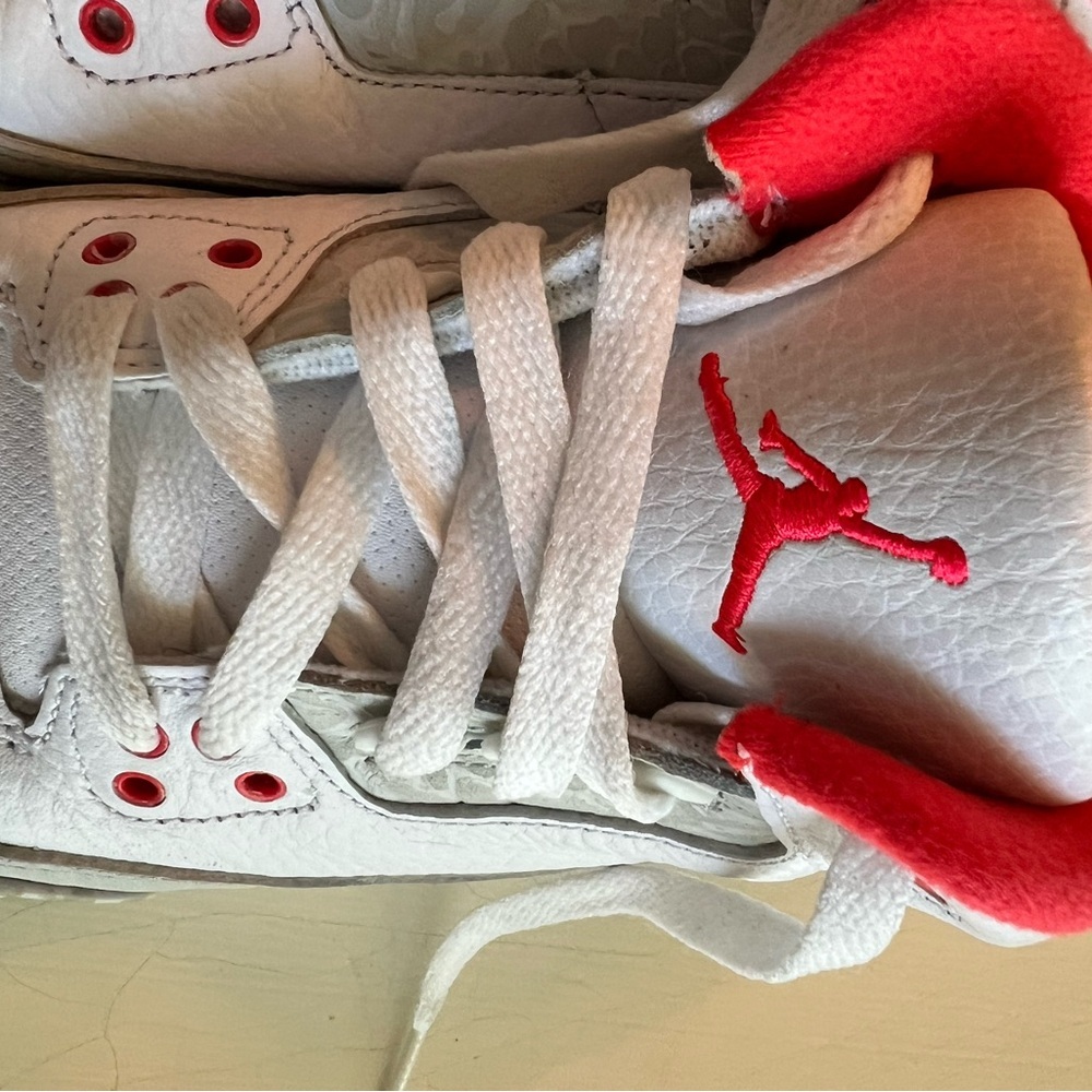 Girls AIR JORDAN 3 Retro GS 441140-101 WHITE/CRIMSON-NTRL GRY-WLF GRY Size 7Y - Picture 11 of 11